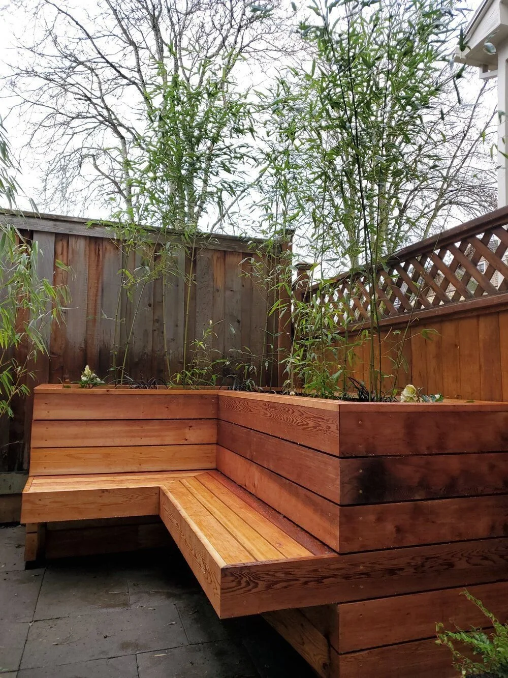 L_shaped_wooden_bench_bamboo_planter.jpg