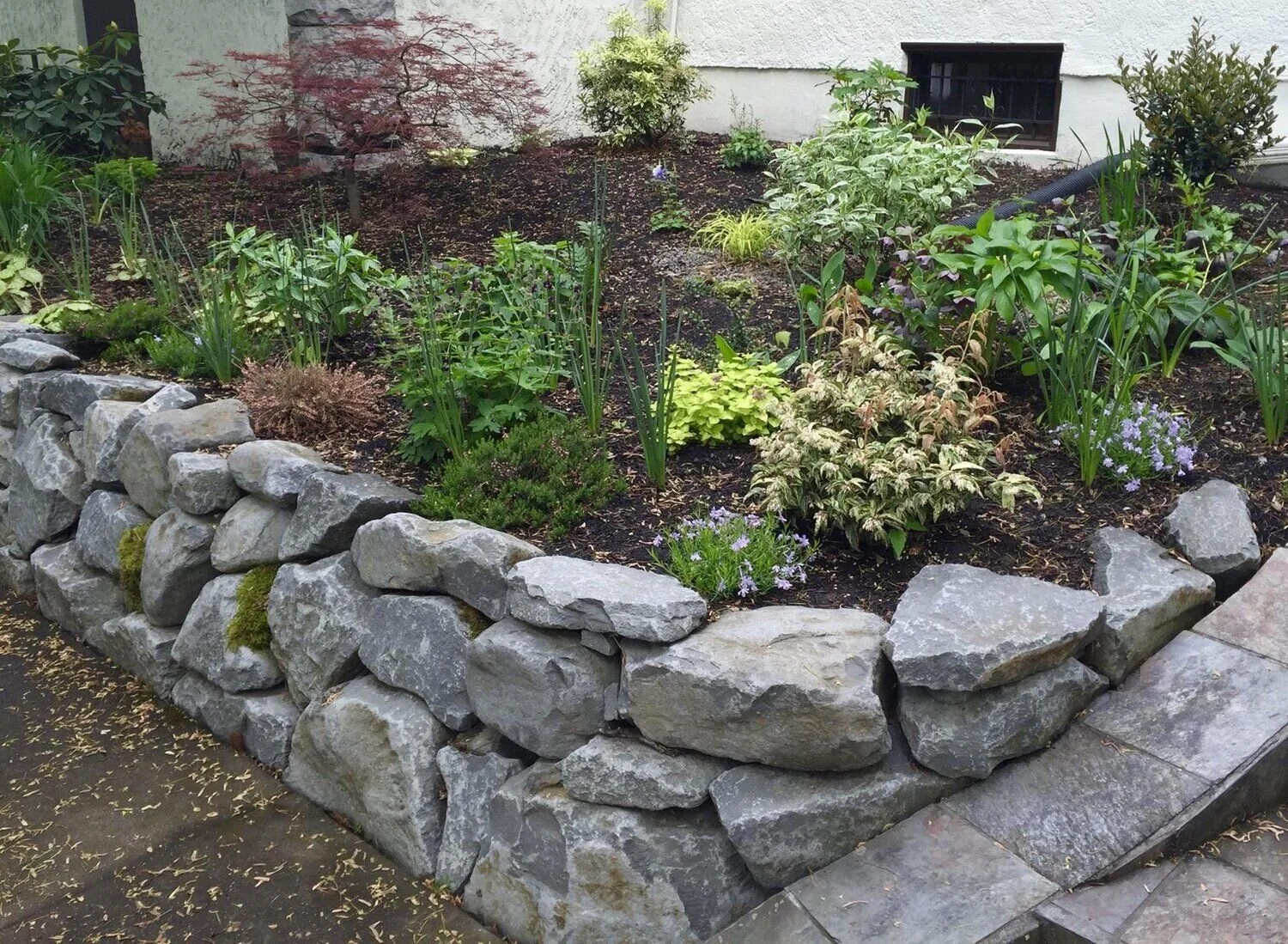 boulder_retaining_wall_natural.jpeg