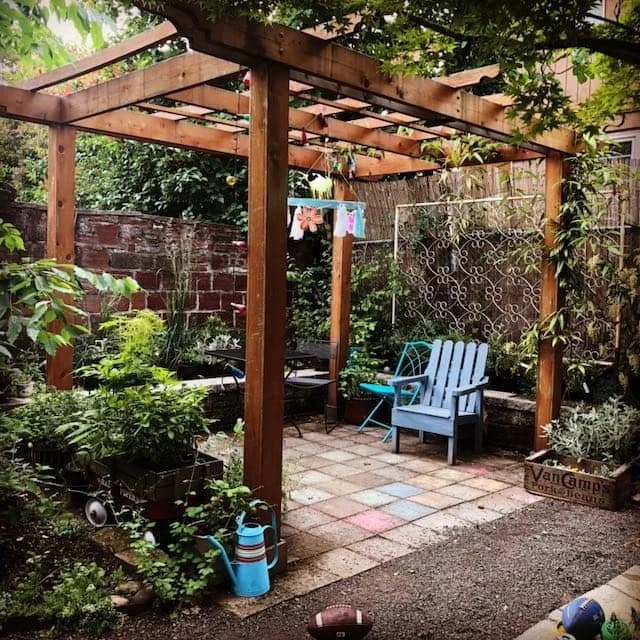 cute cottage back yard patio pergola