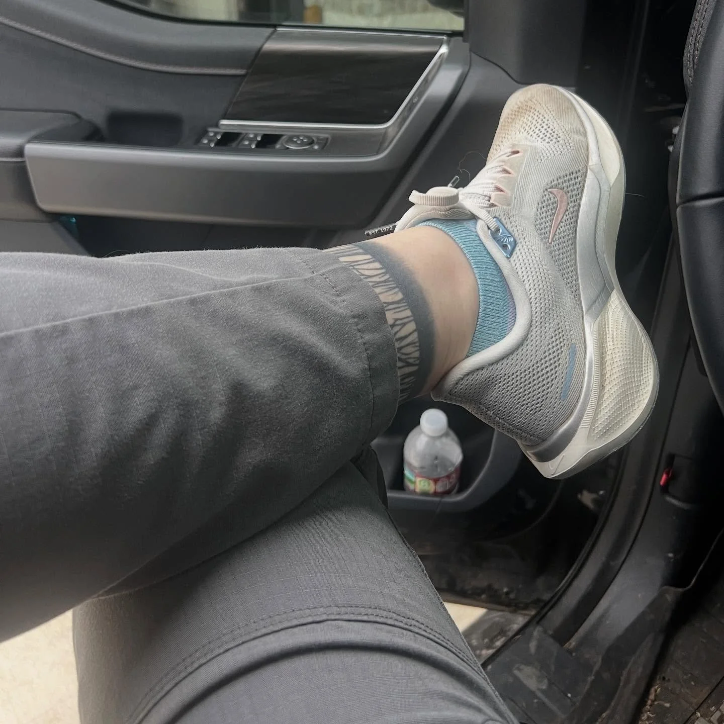 My outfit today is giving off midlife vibes and I will provide no apologies or explanations. #millennial #butanoldone #midlifecrisistime #divorceddadchic