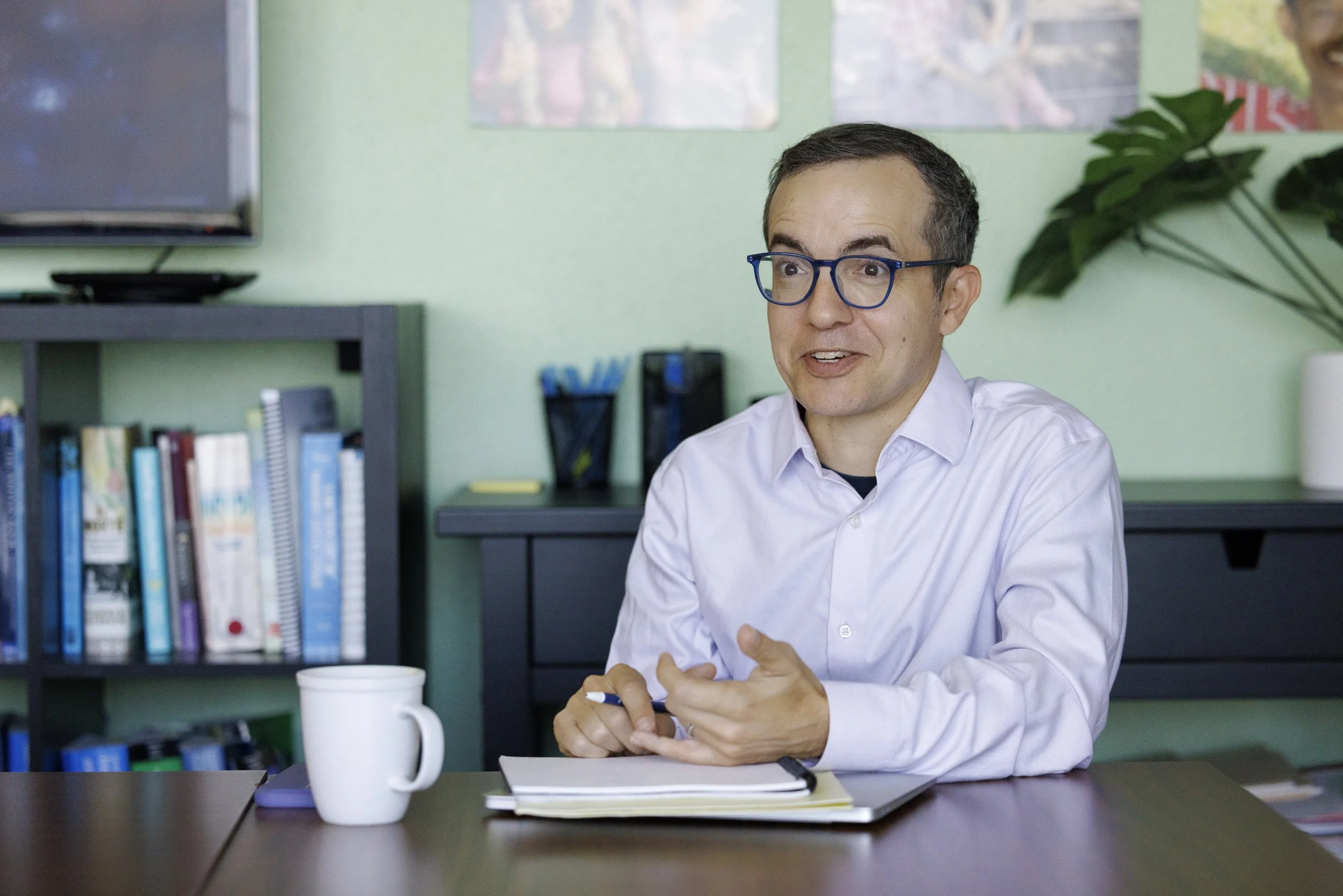 Oliver delivering a training