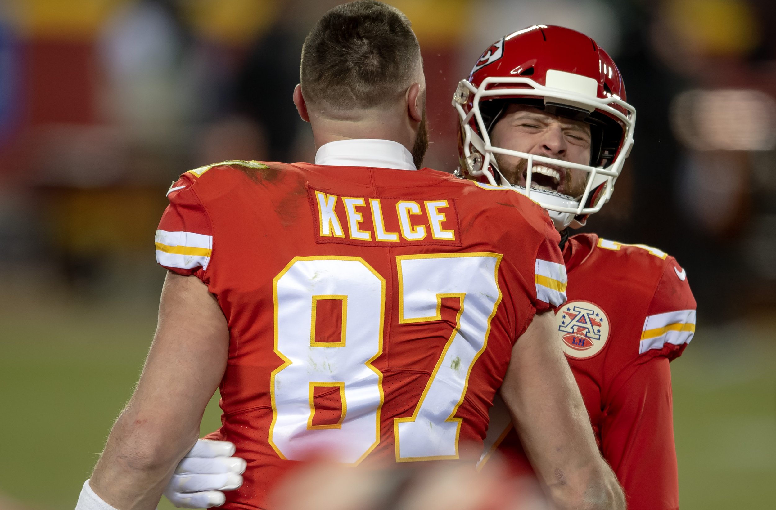  Kansas City Chiefs tight end Travis Kelce (87) embraces kicker Harrison Butker (7) after kicking a field goal in the fourth quarter during the AFC Championship NFL football game against the Cincinnati Bengals at GEHA Field at Arrowhead Stadium on Su