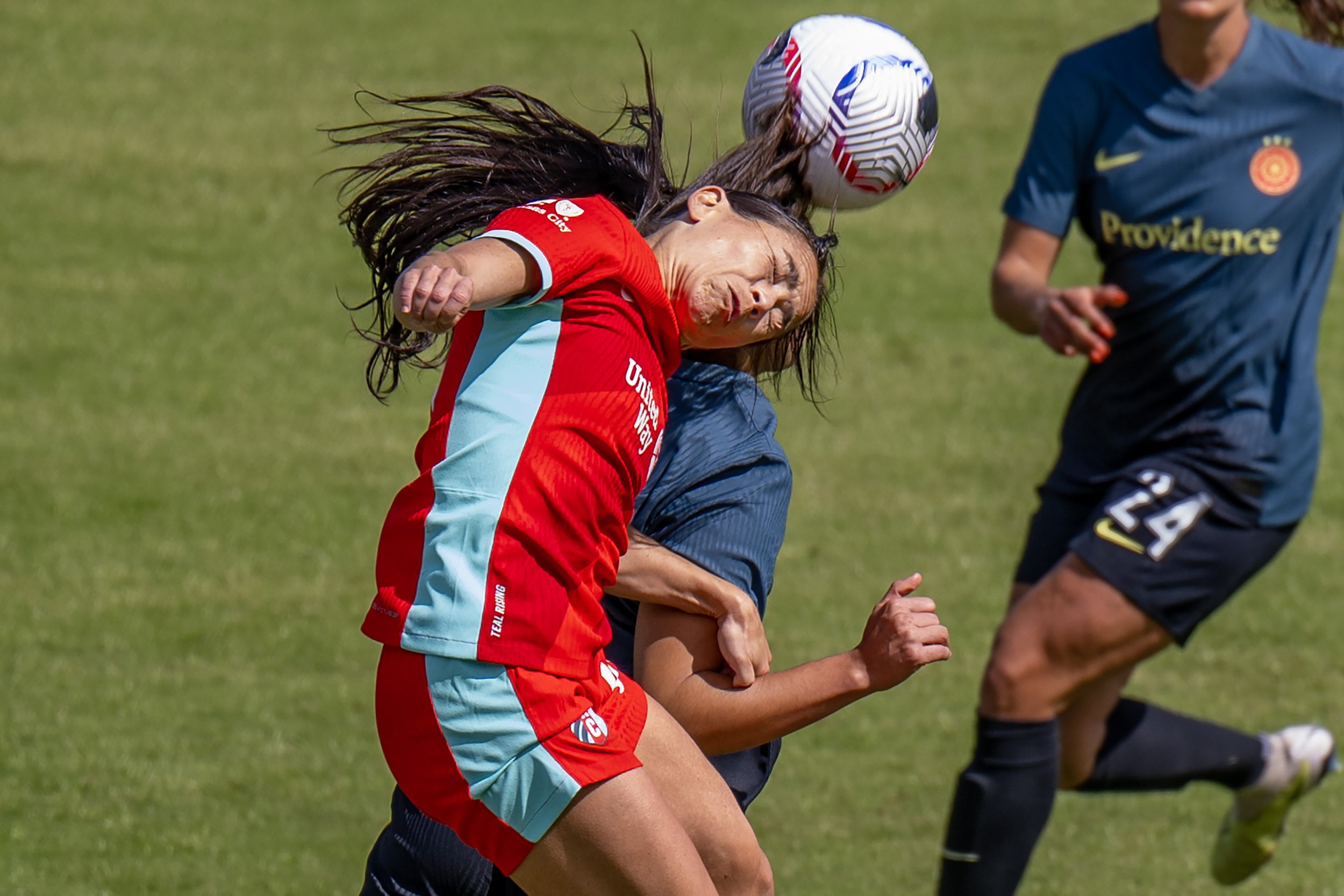  Kansas City Current midfielder Lo'eau LaBonta (10) heads the ball in the second half of an NWSL match against the Portland Thorns FC at CPKC Stadium on Saturday, March 16, 2024, in Kansas City. 