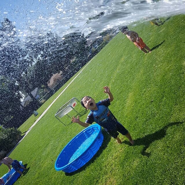 Let the Summer Fun begin!#waterday💦#preschoolactivities #itshotoutside🔥 #waterandsmiles#twosandthreesclass #makingasplash💦