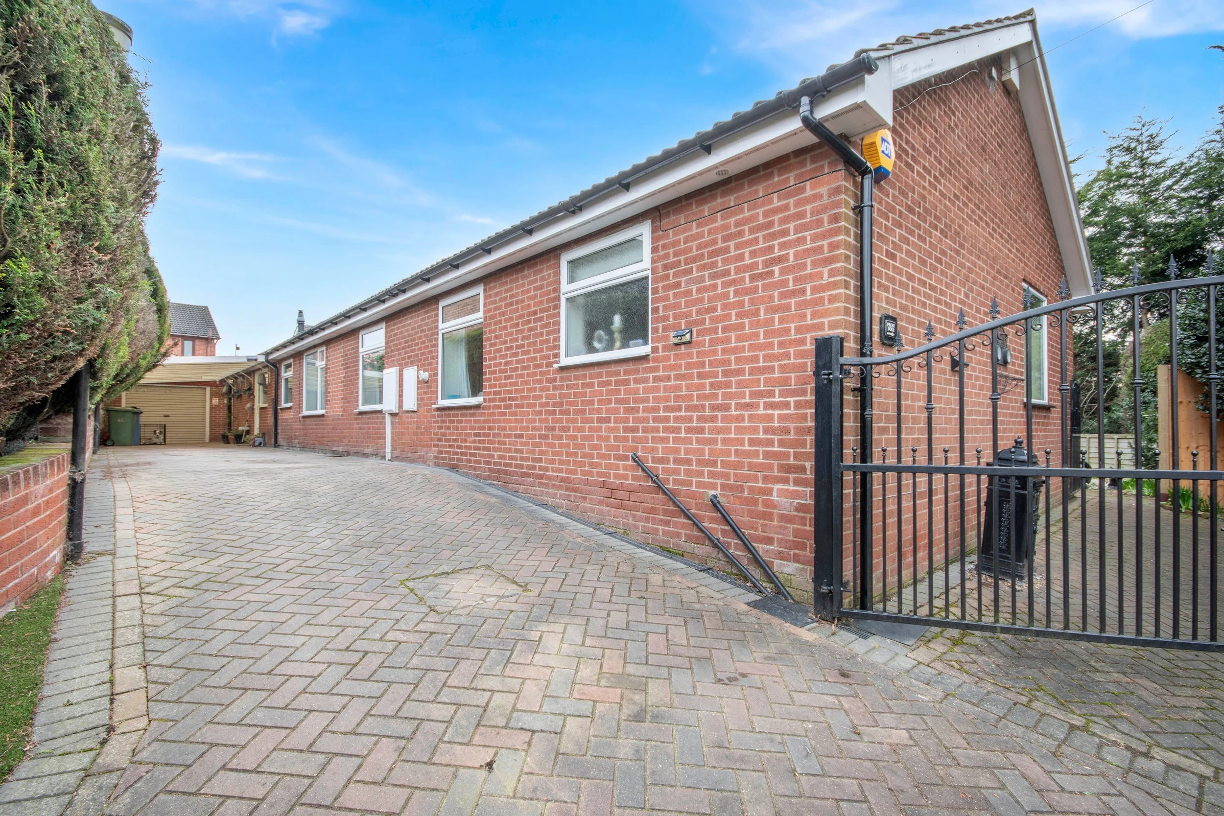 SOLD:    Trevena, 2C Moorgate Park, Retford, Notts, DN22 6TH