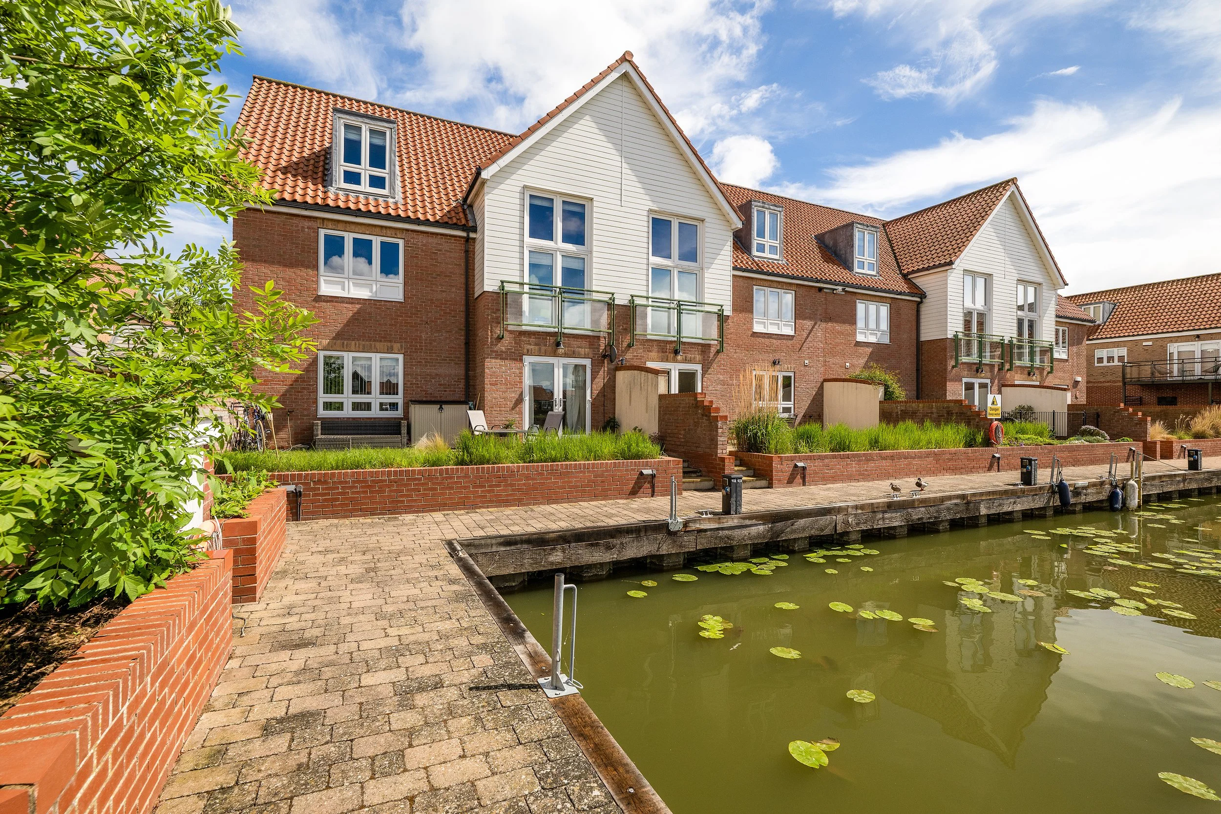FOR SALE: 21 Ellisons Quays, Burton Waters, Lincoln,LN1 2GG