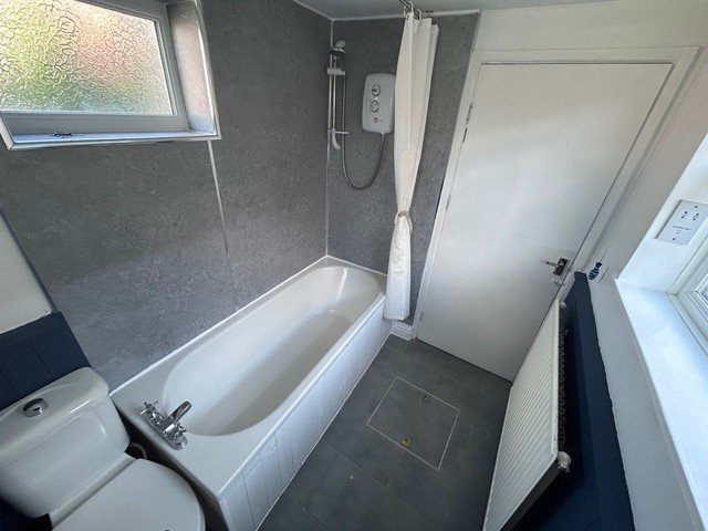 bathroom 2.jpg