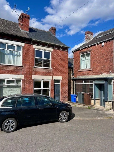 TO LET: 137 Hangingwater Road, Sheffield, S Yorks,S11 7ES