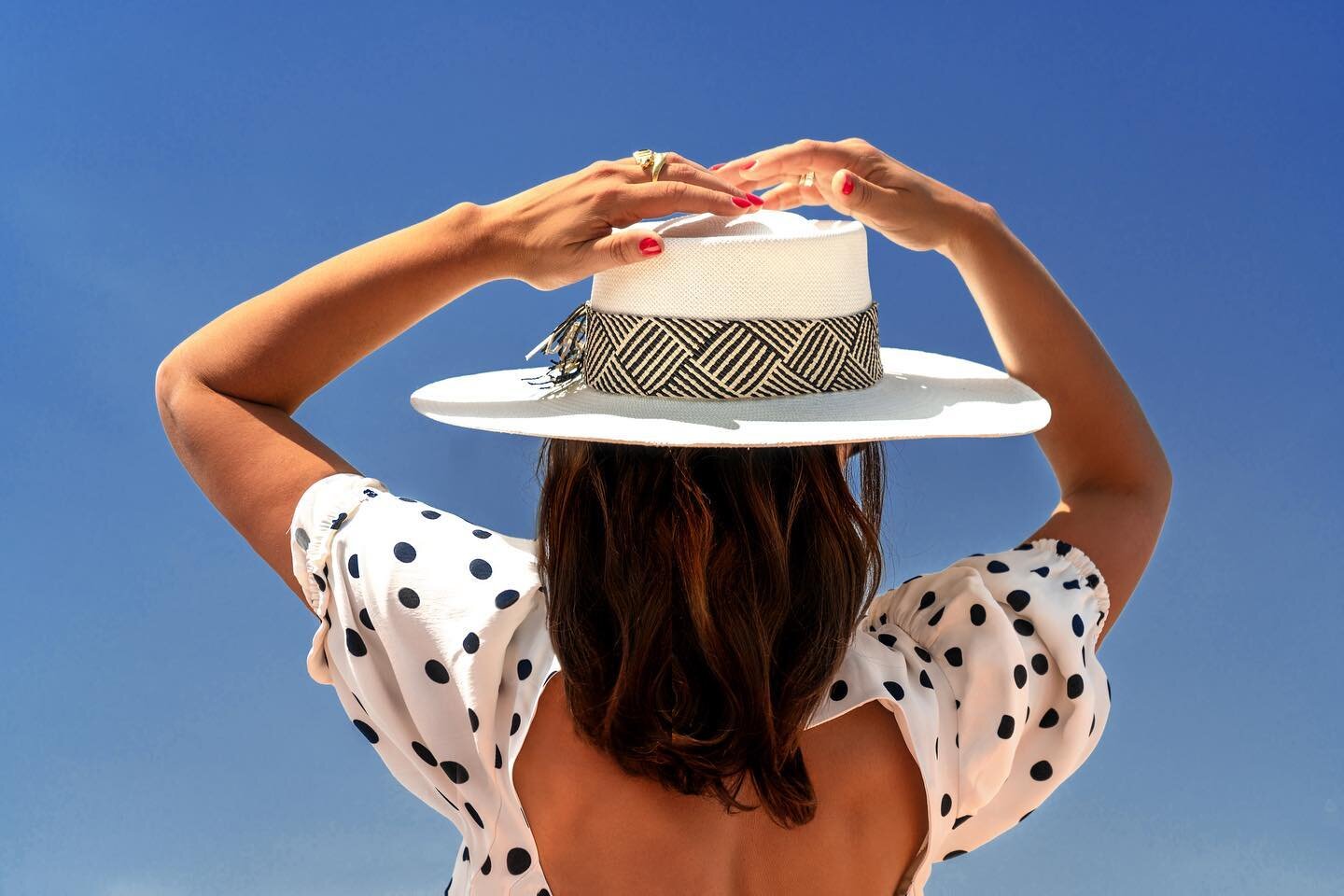 On our way to an Italian Summer!🇮🇹✨

Calliope Hat✨

100%Toquilla Straw 

Came with Us🇮🇹

#amalficoast #capri #positano #ravello #panamahats #hats #handfan #italy #summer #summerinitaly #dolcevita #timeless #estateitaliana