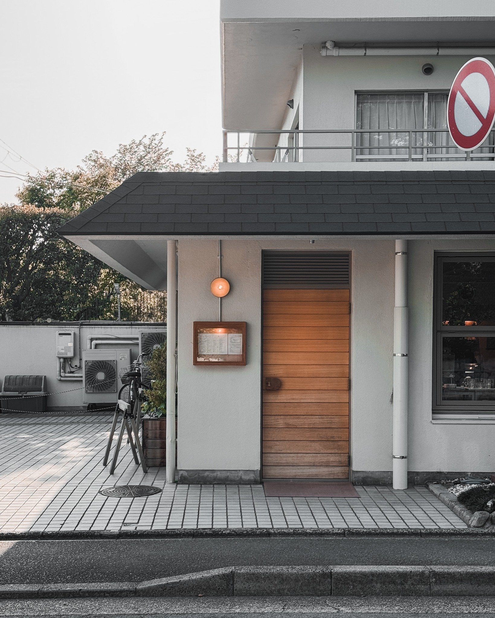 Cozy coffee shop @dews_cafe_kyoto 

📍47-5 Shogoin Entomicho, Sakyo Ward, Kyoto, 606-8323, Japan

___ 

#kyotocoffee #kyotocoffeeshop #kyotocafe #kyototravel #coffeeshopsoftheworld #coffee #coffeelover #coffeeaddict #coffeetime #onthetable #coffeecul