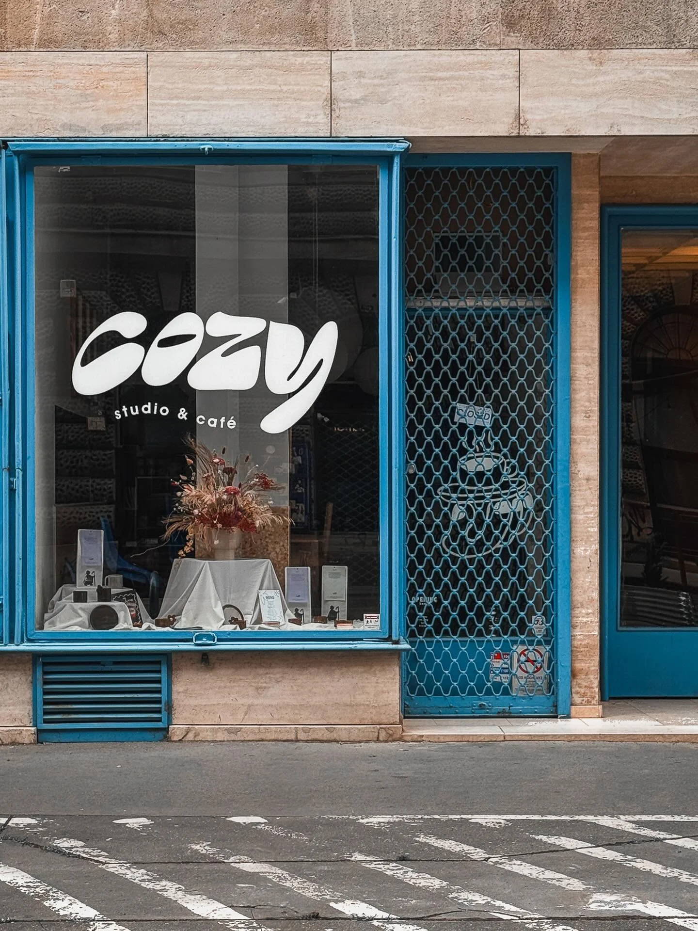 Ceramics and coffee @cozystudio_budapest 

📍 Vas u. 2/b

___

#budapestcoffee #budapestcafe #budapestguide  #coffeeaddict #coffeeculture #cafehopping #coffeegram #coffeephotography #coffeeguide #coffeeshopvibes #bestcoffeephotos #specialtycoffee