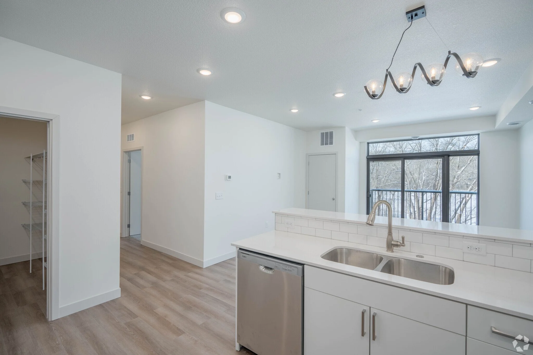 axis-lofts-mankato-mn-2br1ba---965sf---kitchen (1).jpg