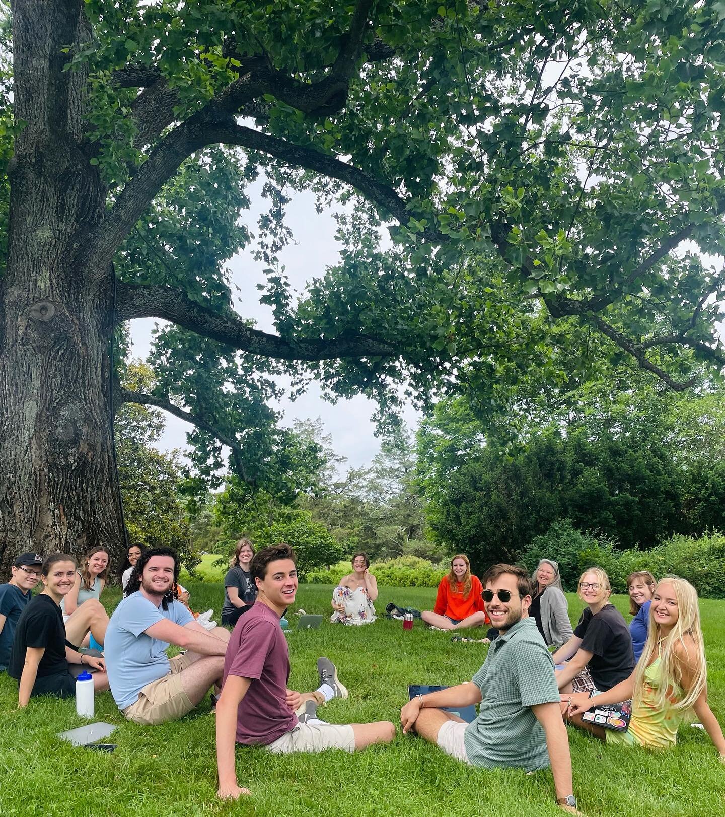 Tomorrow is the very last day of the 2022 Morven Summer Institute, so we are reminiscing on Phoebe Crisman&rsquo;s class adventures in the Gardens in Block A two weeks ago&hellip; We will miss having students studying here every day, but keep an eye 