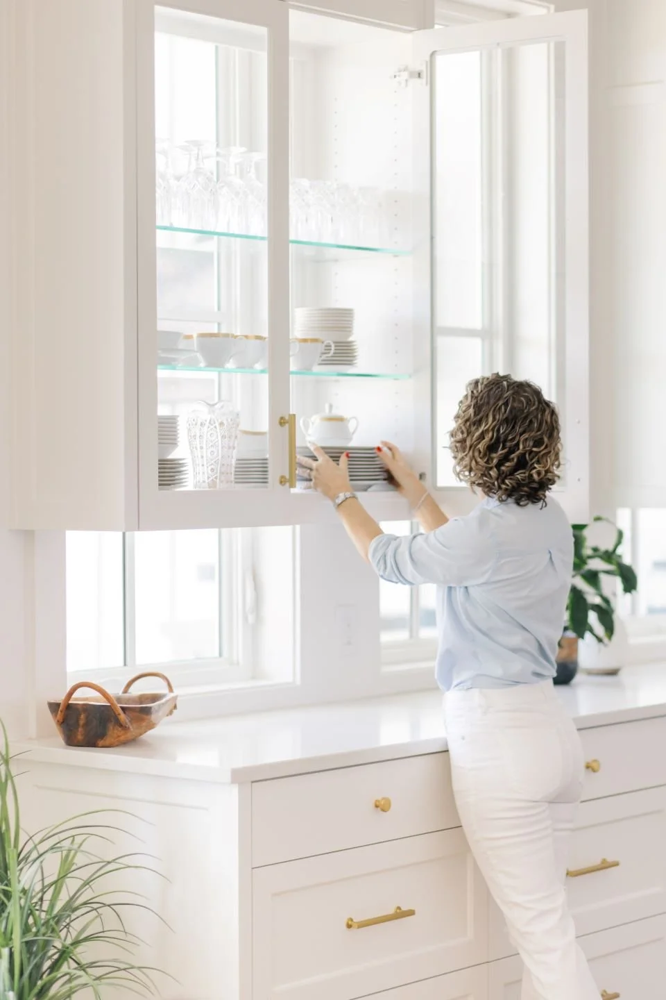 Professional Organizer in Dallas organizing a Kitchen
