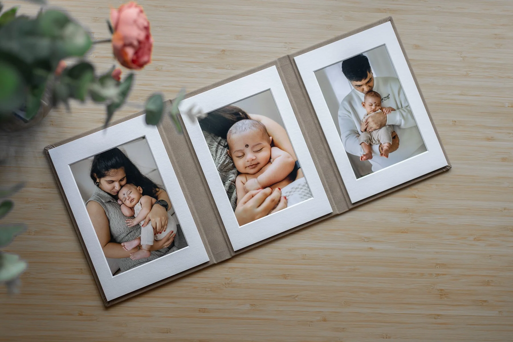 Coffee table Trifold with matted pictures