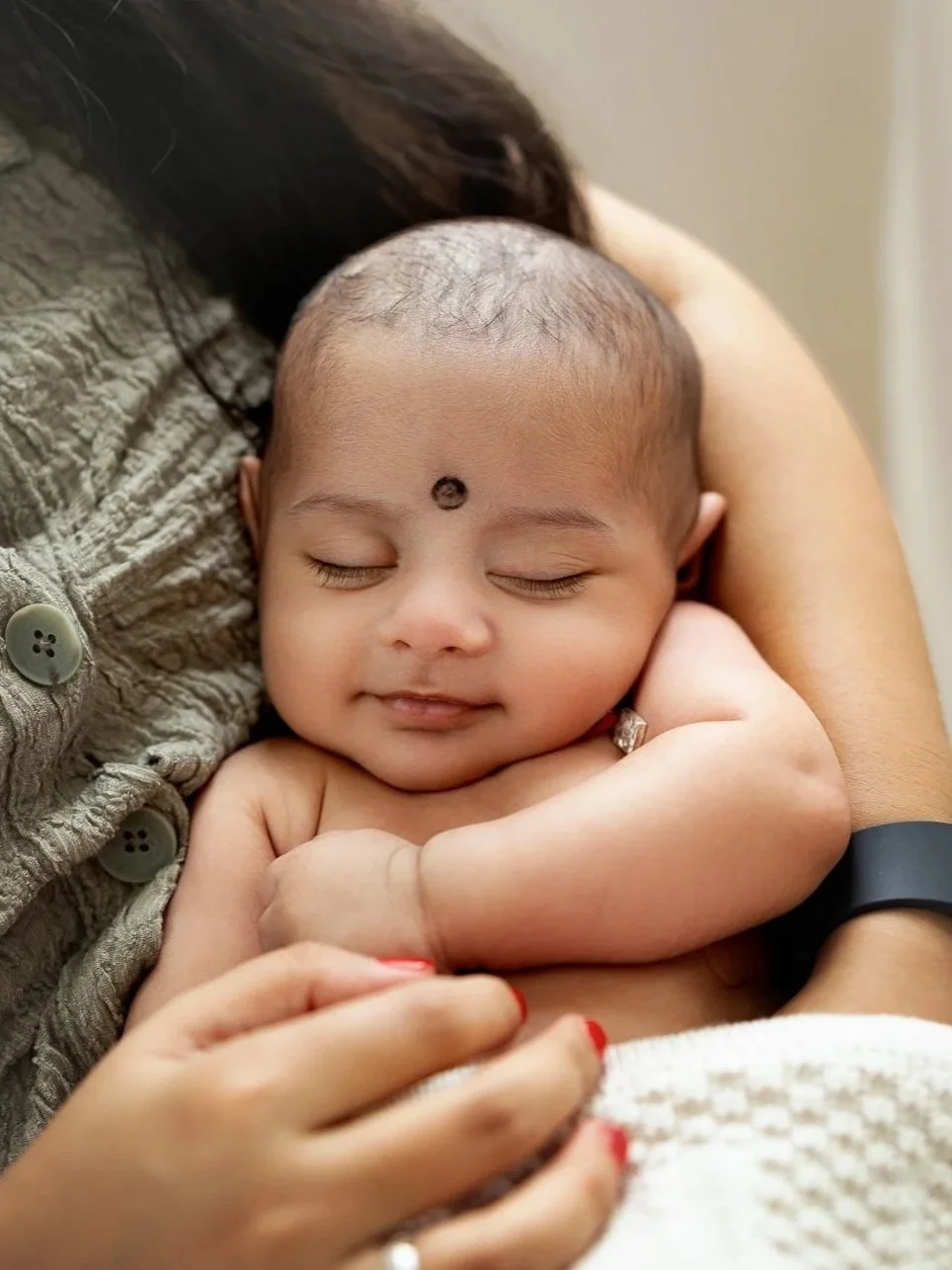 Family photoshoot with newborn at home