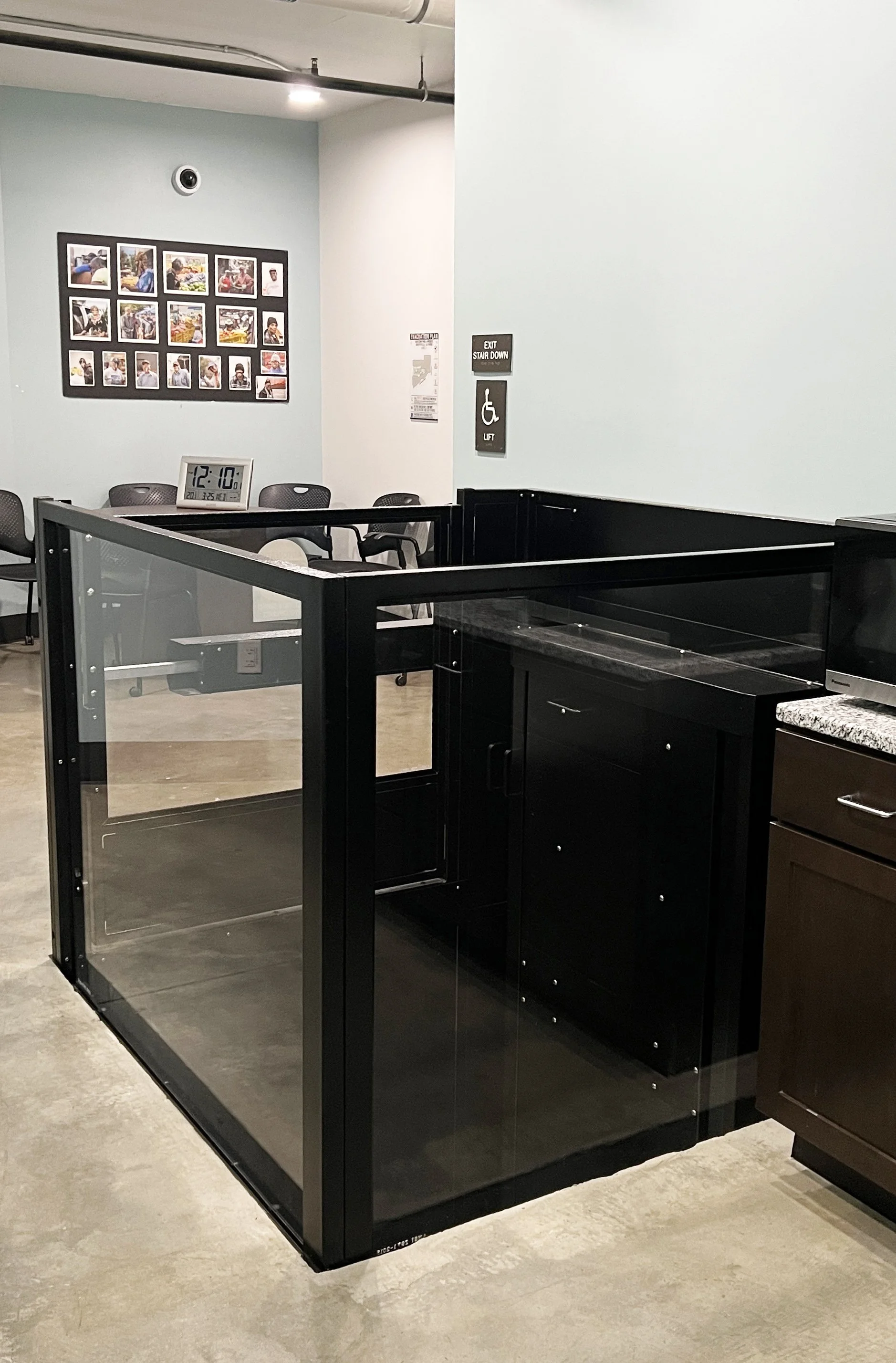 ECAP_VERTICAL PLATFORM LIFT.jpg