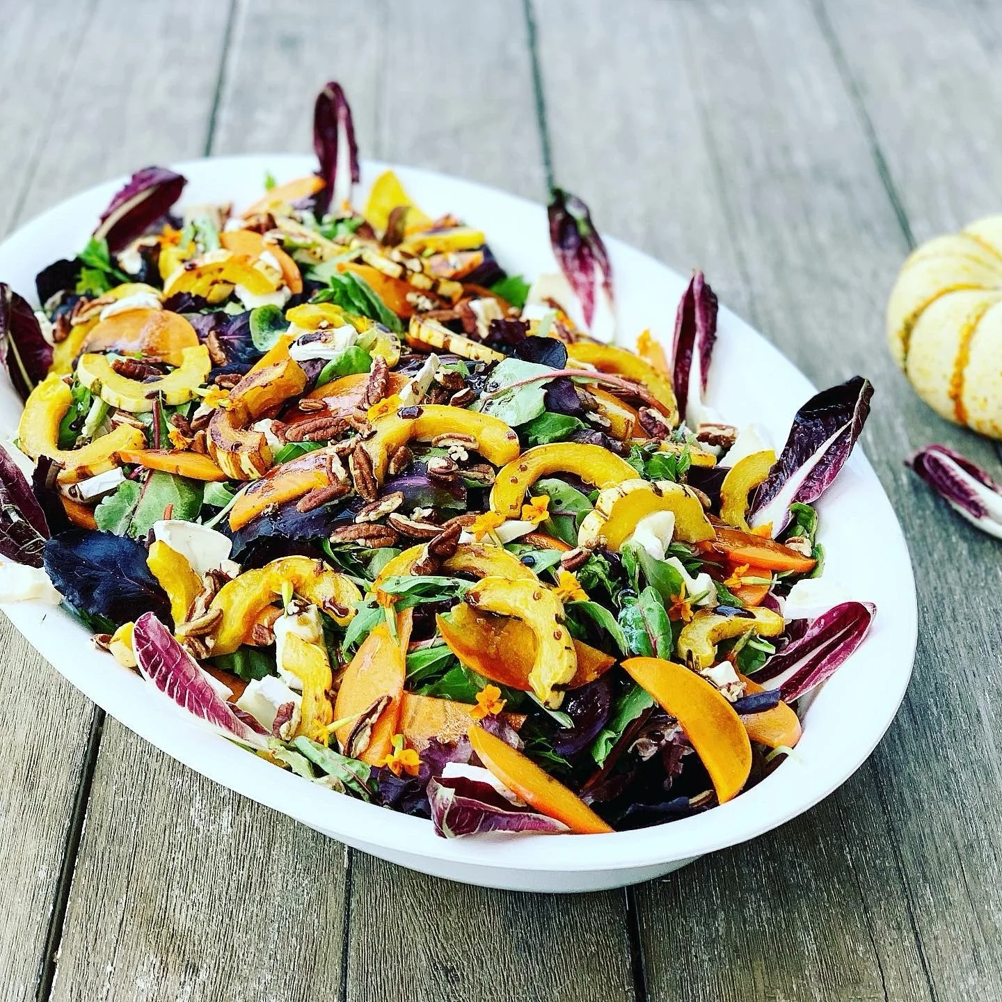 Here comes some recipe inspiration for November and for the Thanksgiving Holiday 🧡

Our favorite dressing this time of the year is definitely Green Pumpkin, but all dressings and our flower petal salt always find good use every time of the year - de