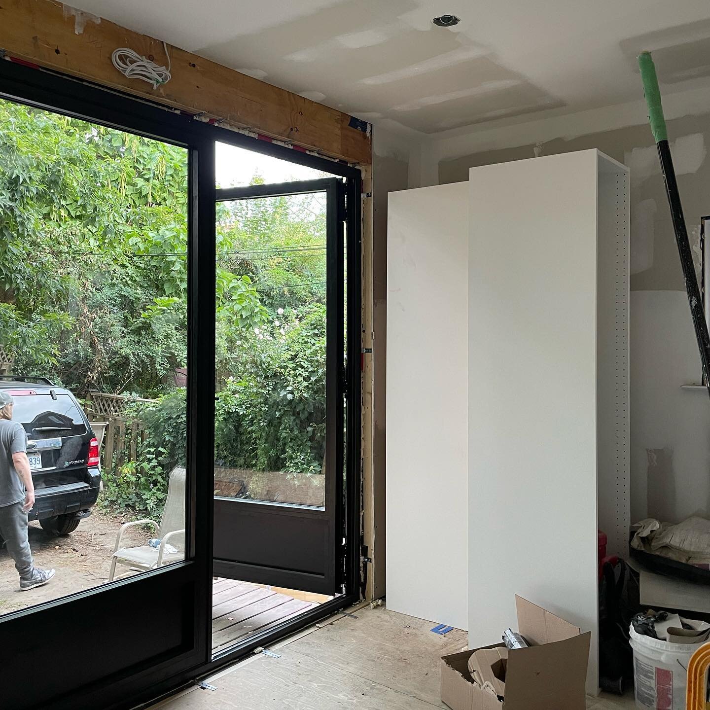 High park project was a success. Though, going between here and the beaches for the past two weeks was not for our gas consumption and general piece of mind.

#foldingdoors #windows #renovation #modernwindows #interiordesign