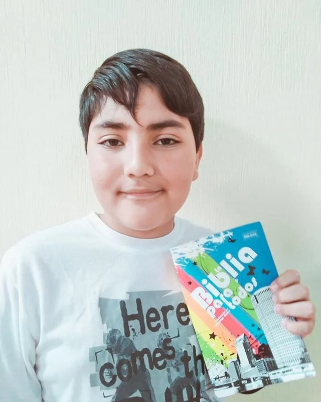 Hoy es d&iacute;a de asistir a la iglesia para aprender m&aacute;s de la palabra de Dios.
.
Today is the day the Lord has made to go to the church and learn more about His word.
.
#sponsorchildren #churchday #givingjoyguatemala