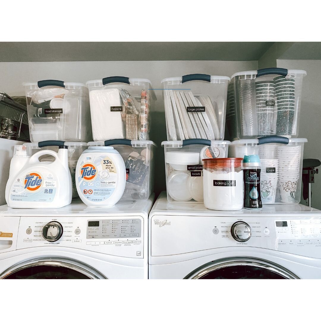 When a client has limited storage space and a very specific budget we come up with 𝙘𝙧𝙚𝙖𝙩𝙞𝙫𝙚 𝙨𝙤𝙡𝙪𝙩𝙞𝙤𝙣𝙨 to make it work! This client's laundry room now doubles as a storage spot for her entertaining supplies. With everything neatly con