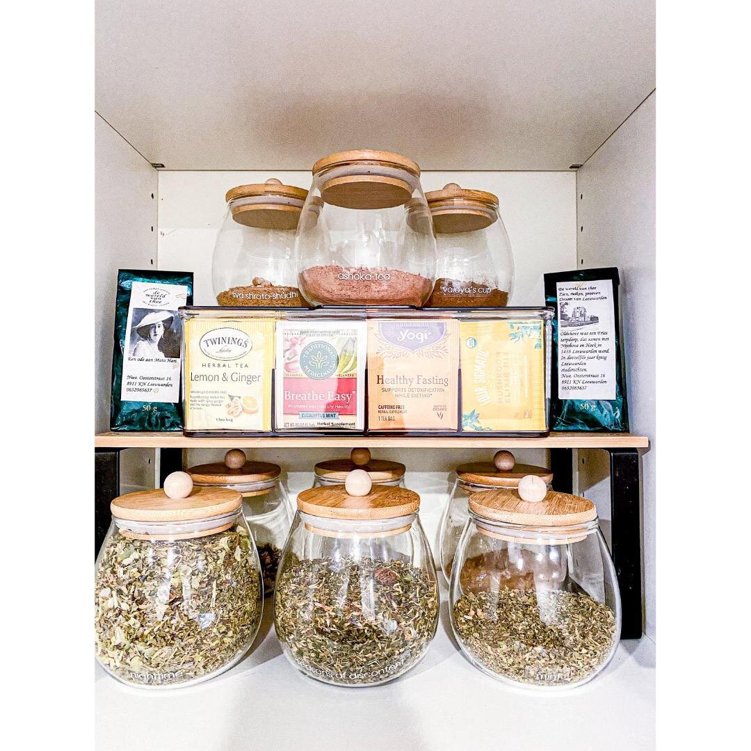 Loose leaf tea and tea bags are living happily together in this tea cabinet thanks to the perfect products! We&rsquo;ll admit this cabinet almost stumped us, but we just love how it turned out!
Are you a 🍵 fan or a ☕️ drinker? I can&rsquo;t start my