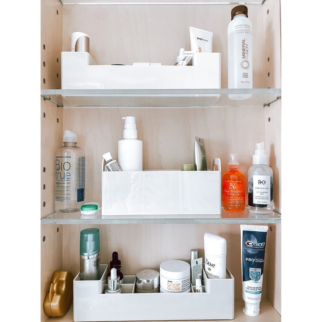 Raise your hand if your skincare storage could use a little help 🤚🏼 We separated out this client's morning and evening skincare routines to make things as simple as possible!

What is your biggest medicine cabinet or bathroom challenge? 😍 Let us k