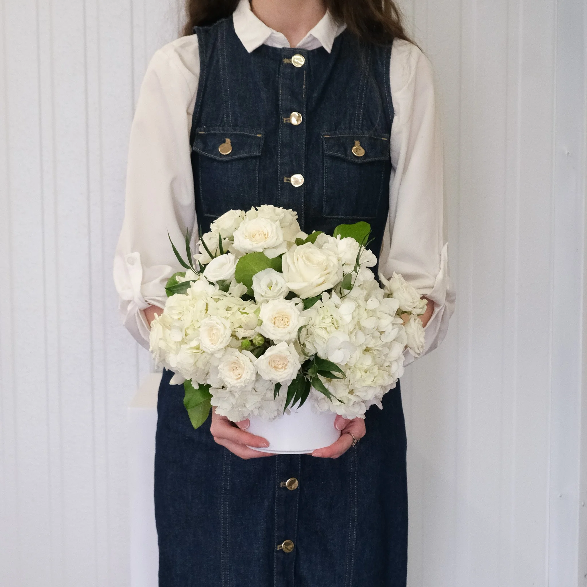 FF_Centerpiece_ClassicWhite_Holding.jpg