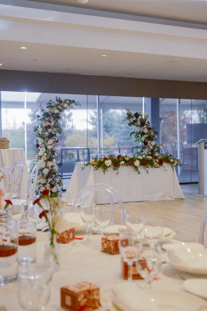 FF_M&J_102025_Reception_HeadTableGarlandArch-2.png