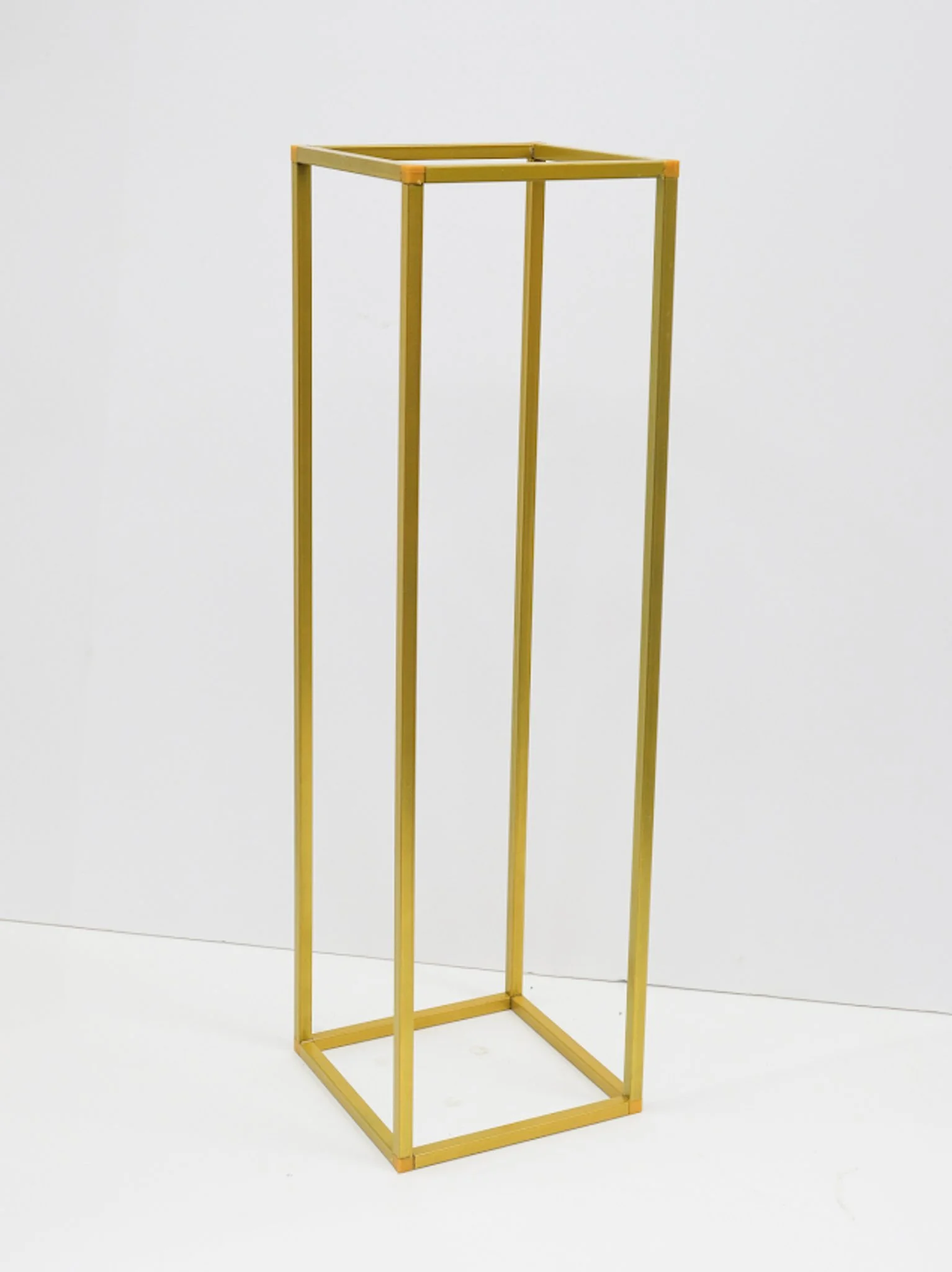 FF_Rentals_TableStand_GoldSquare.jpg