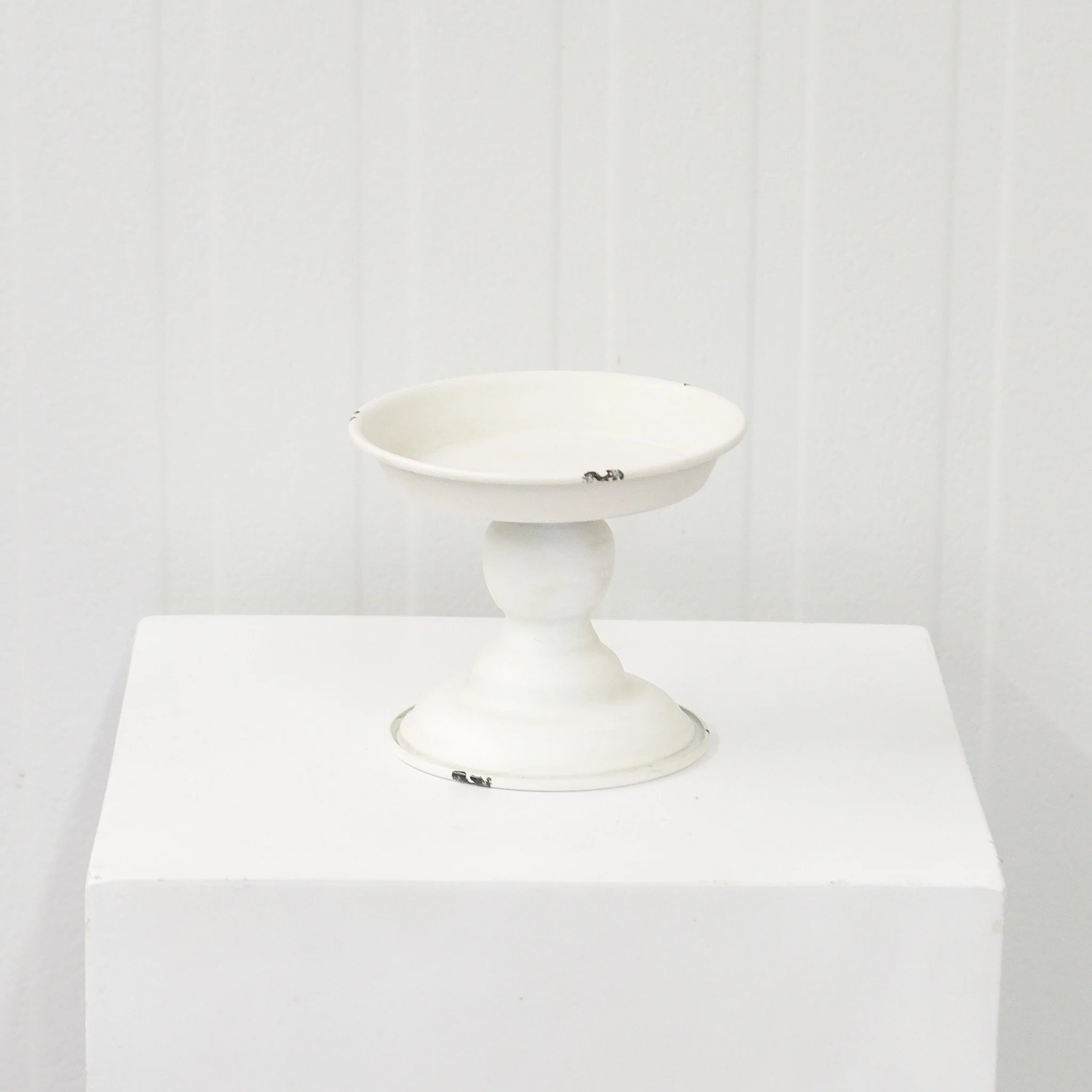 FF_PedestalContainer_Metal_Straight_White.jpg