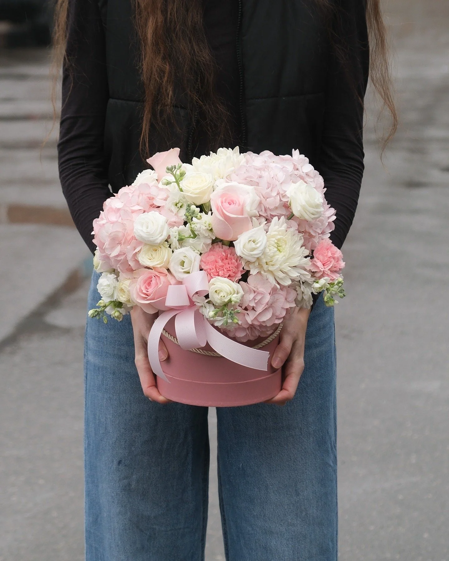 Dreaming of warmer days and sunny skies with this delicate pink and white box arrangement, now available on our website!