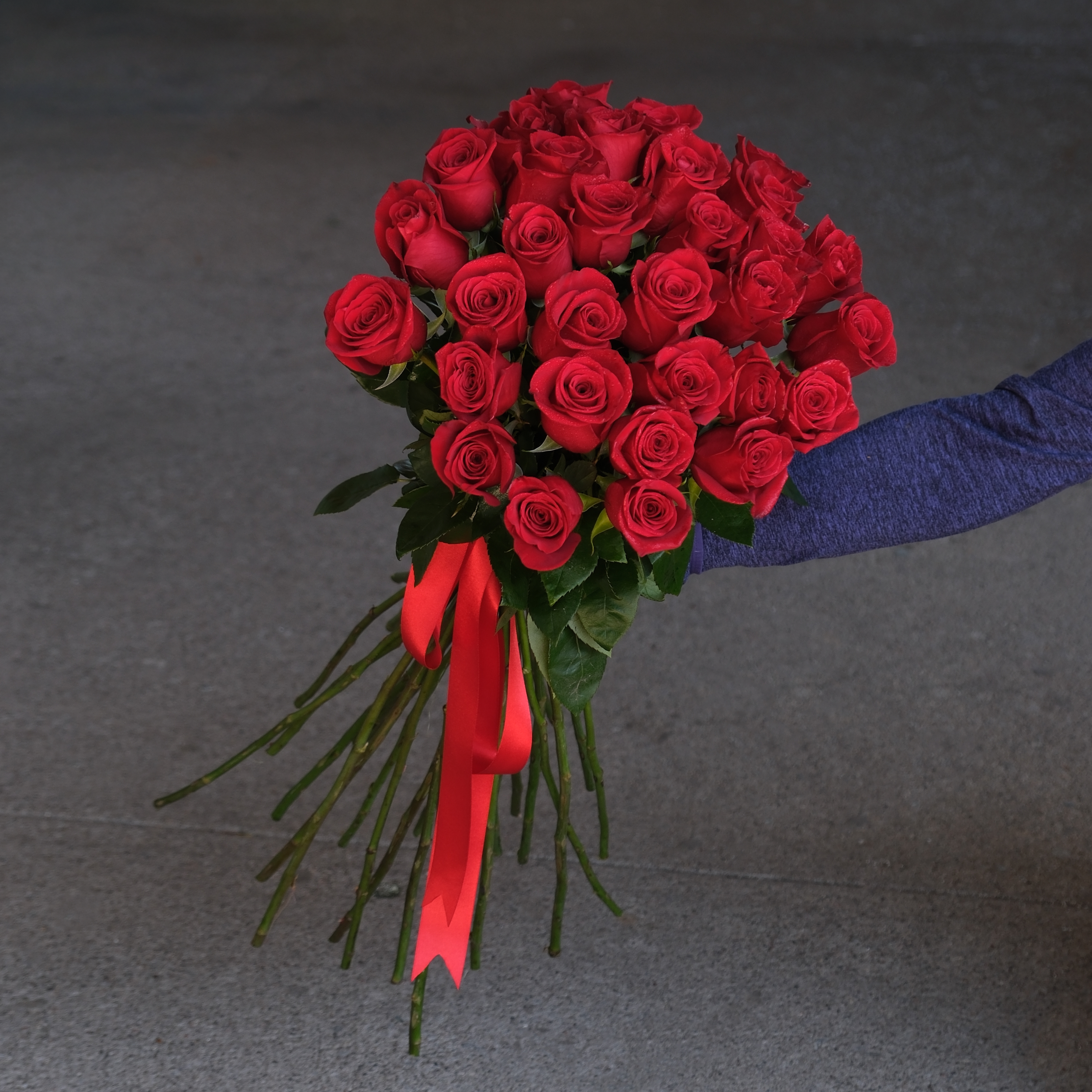 FF_RedRoseRibbonBouquet-3.png