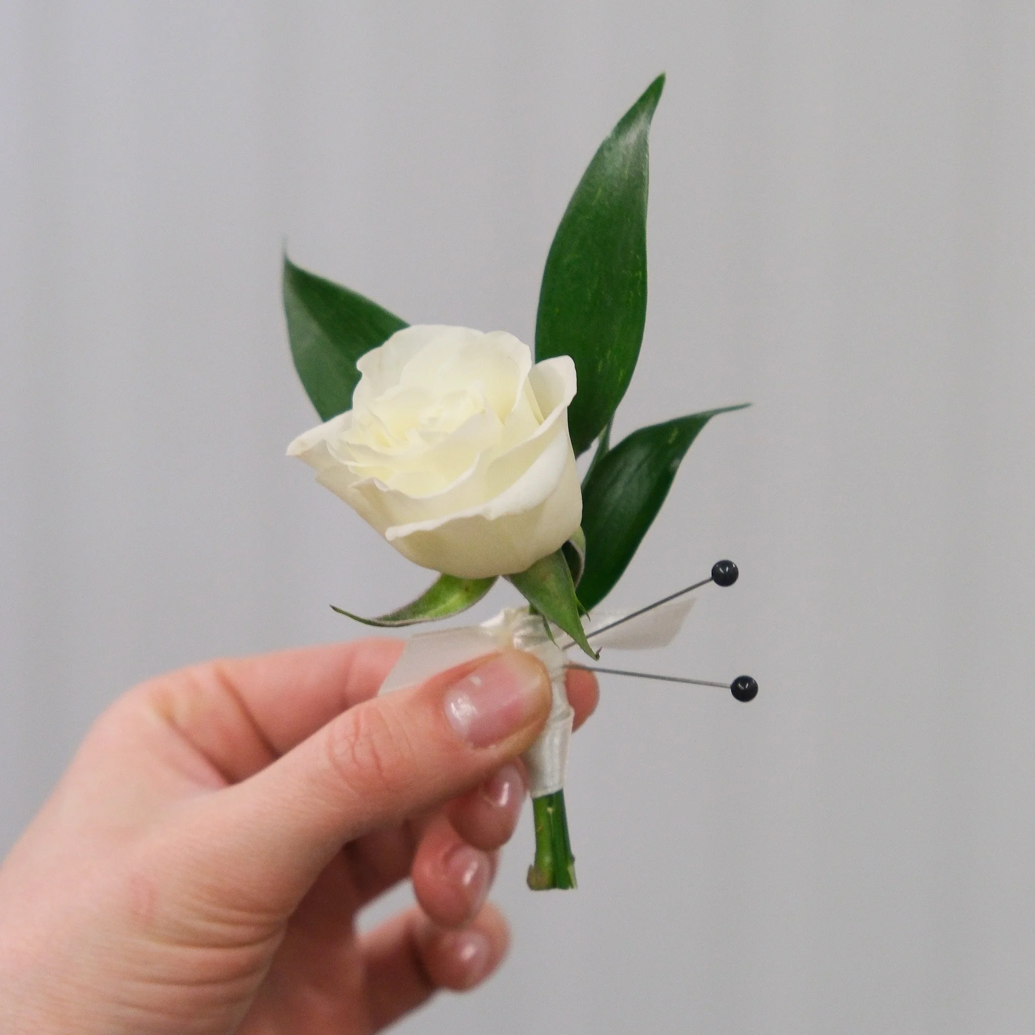 FF_SmallBoutonniere_SingleRoseGreens01.jpg (Copy)