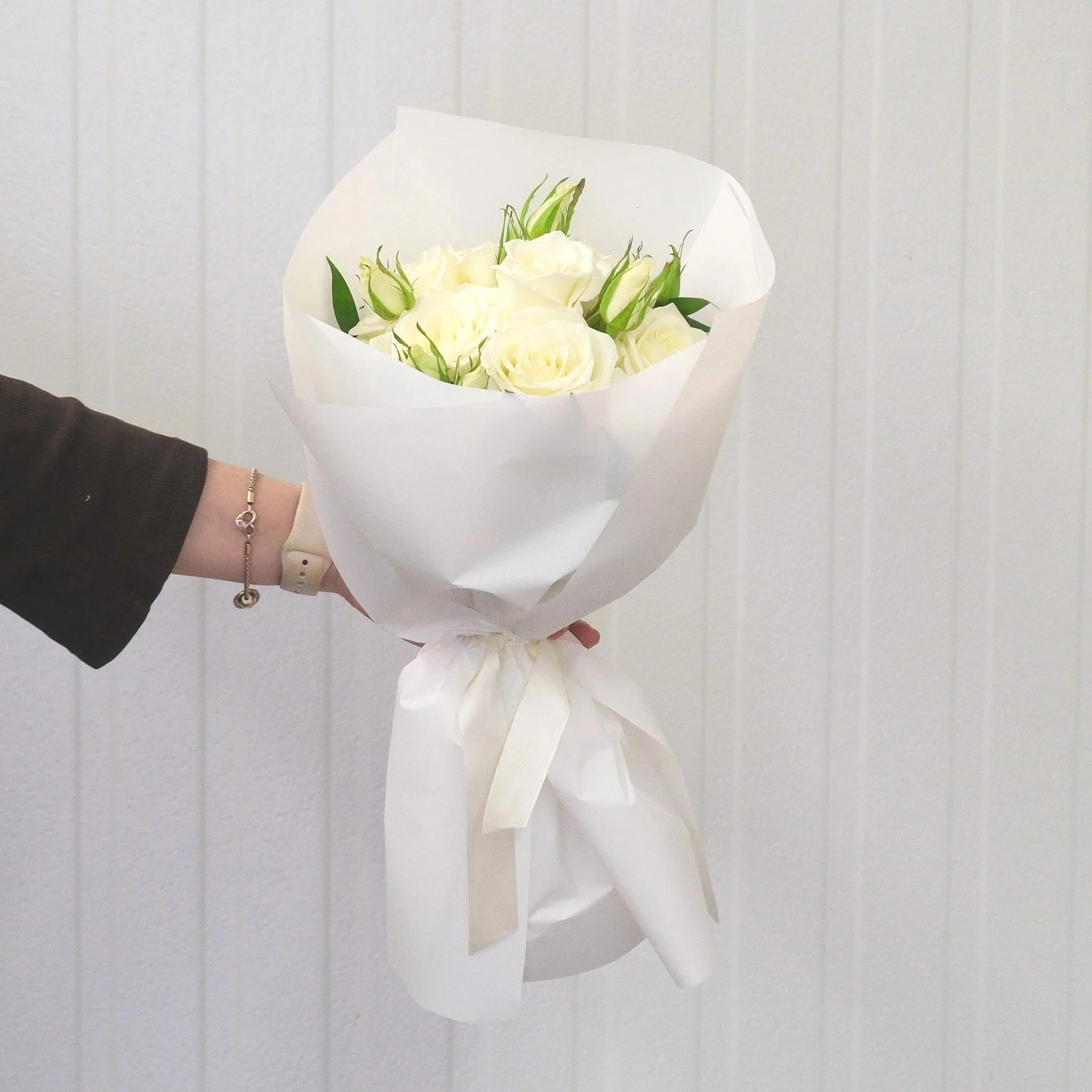 FF_SmallBouquetWrapped_WhiteRose01.jpg