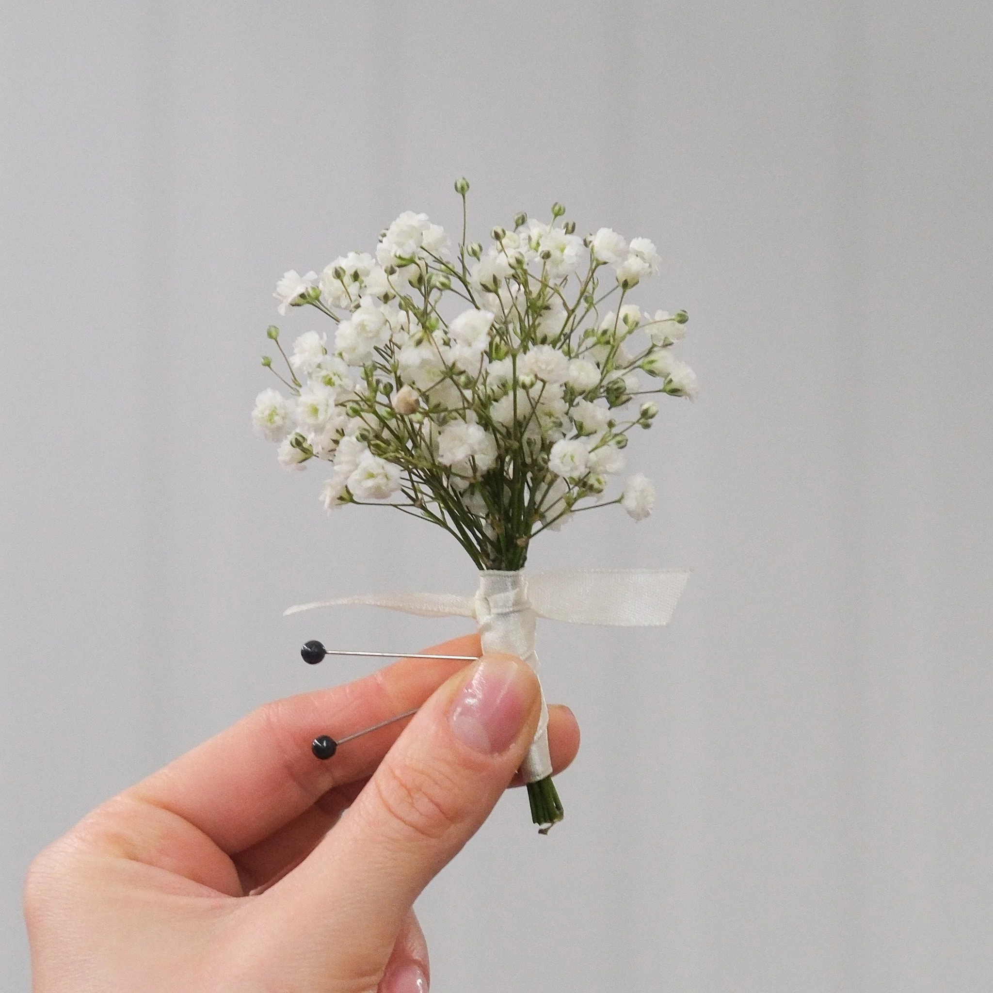 FF_SmallBoutonniere_BabyBreath01.jpg