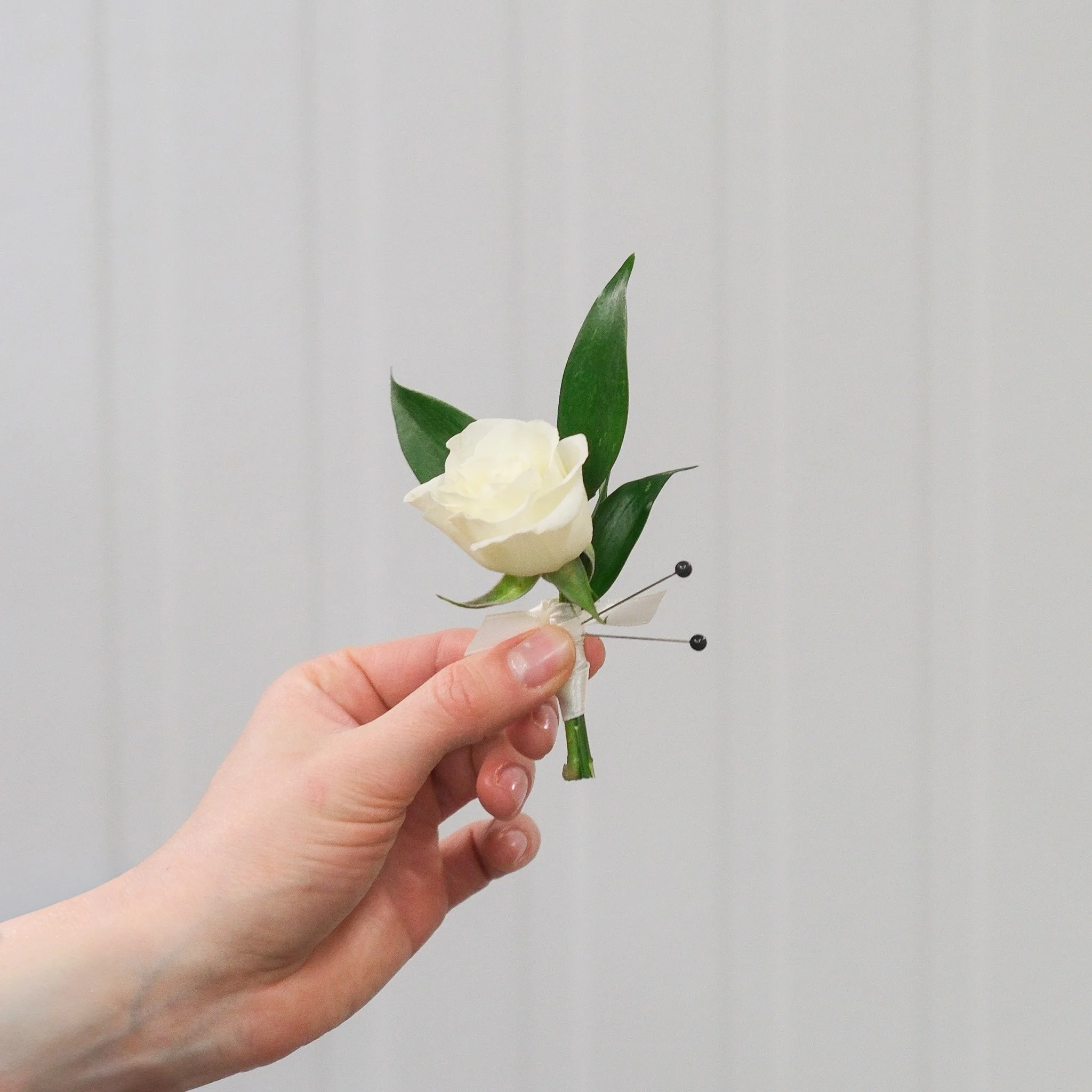 FF_SmallBoutonniere_SingleRoseGreens02.jpg