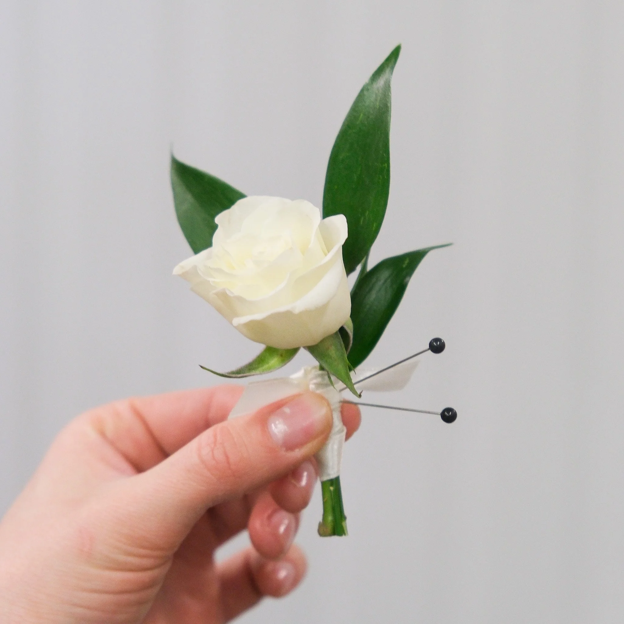 FF_SmallBoutonniere_SingleRoseGreens01.jpg