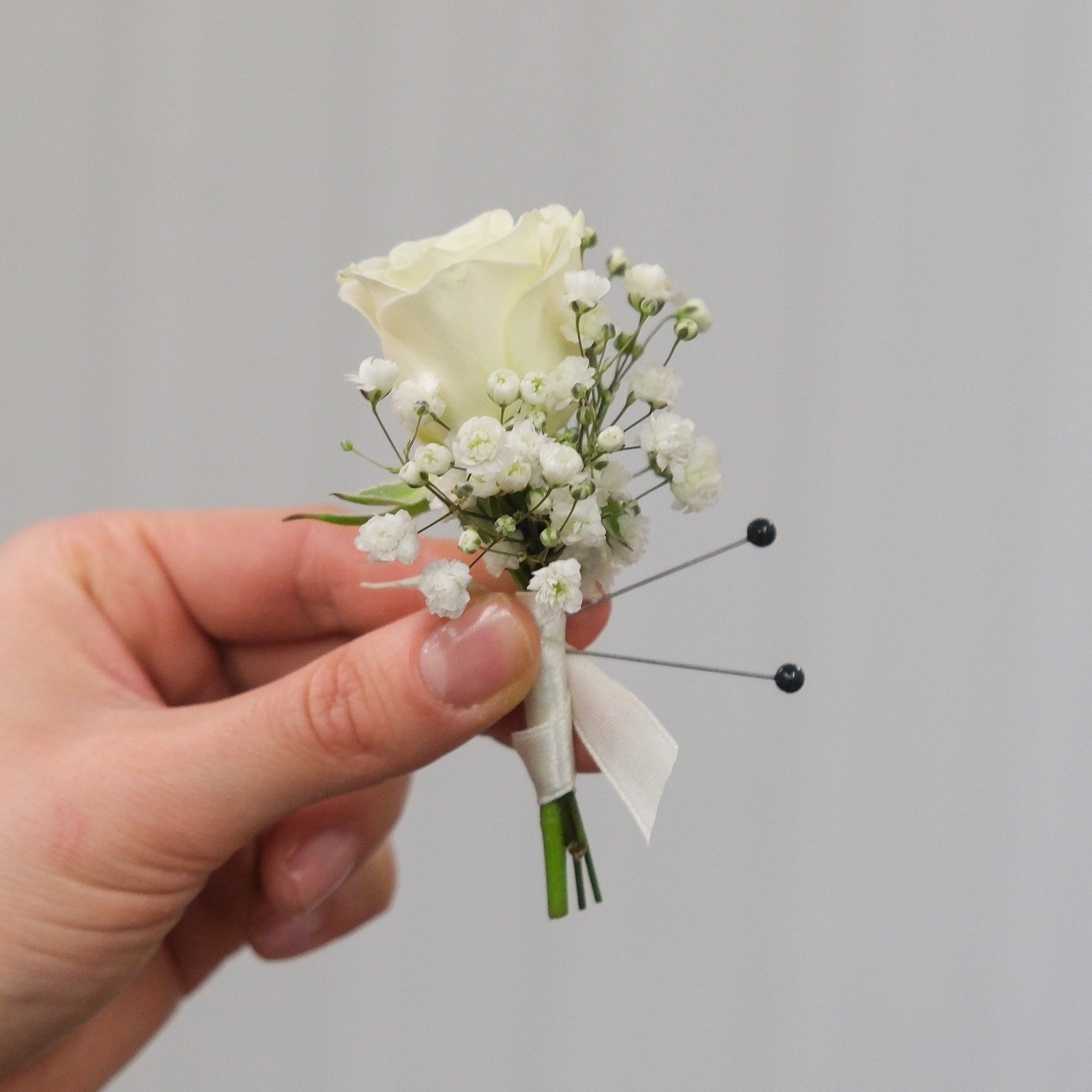 FF_SmallBoutonniere_SingleRoseBabyBreath01.jpg
