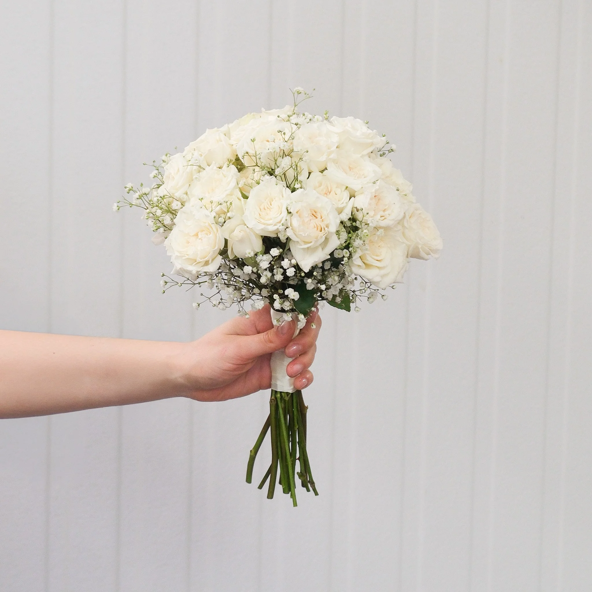 FF_SmallBouquet_WhiteSprayRose01.jpg