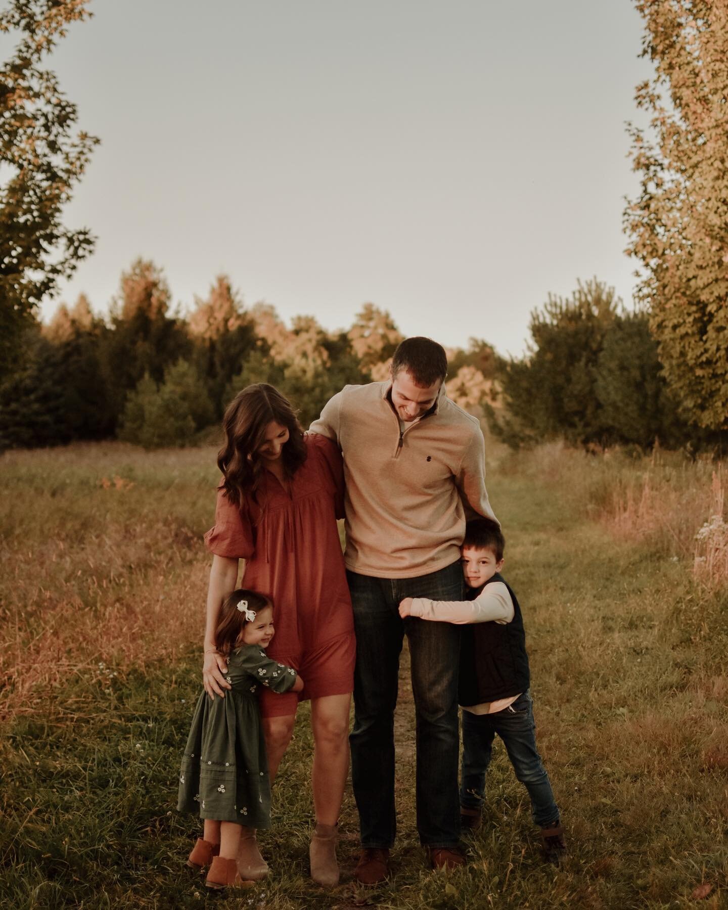 So thankful for this spring weather on this beautiful day! Happy Easter to you and your family! 🐰🌸
⁣
#michiganweddingphotographer #michiganweddingphotography #weddingphotography #engagementphotography #michiganengagementphotography #metrodetroitwed