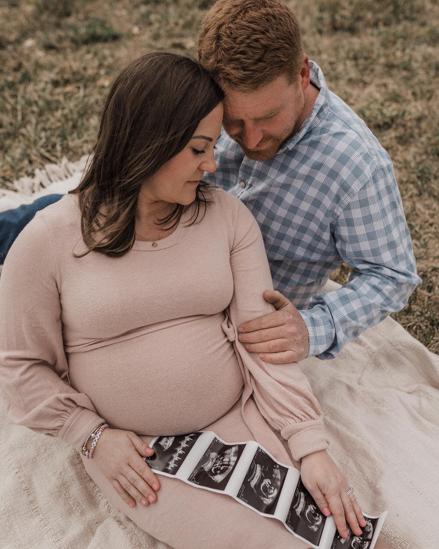 Could not have loved this maternity session any more!! Hannah and Justin are just weeks away from welcoming their baby girl earthside 🤍 Oh, and it just so happens that means I&rsquo;m gaining another niece! There is something so rewarding about phot