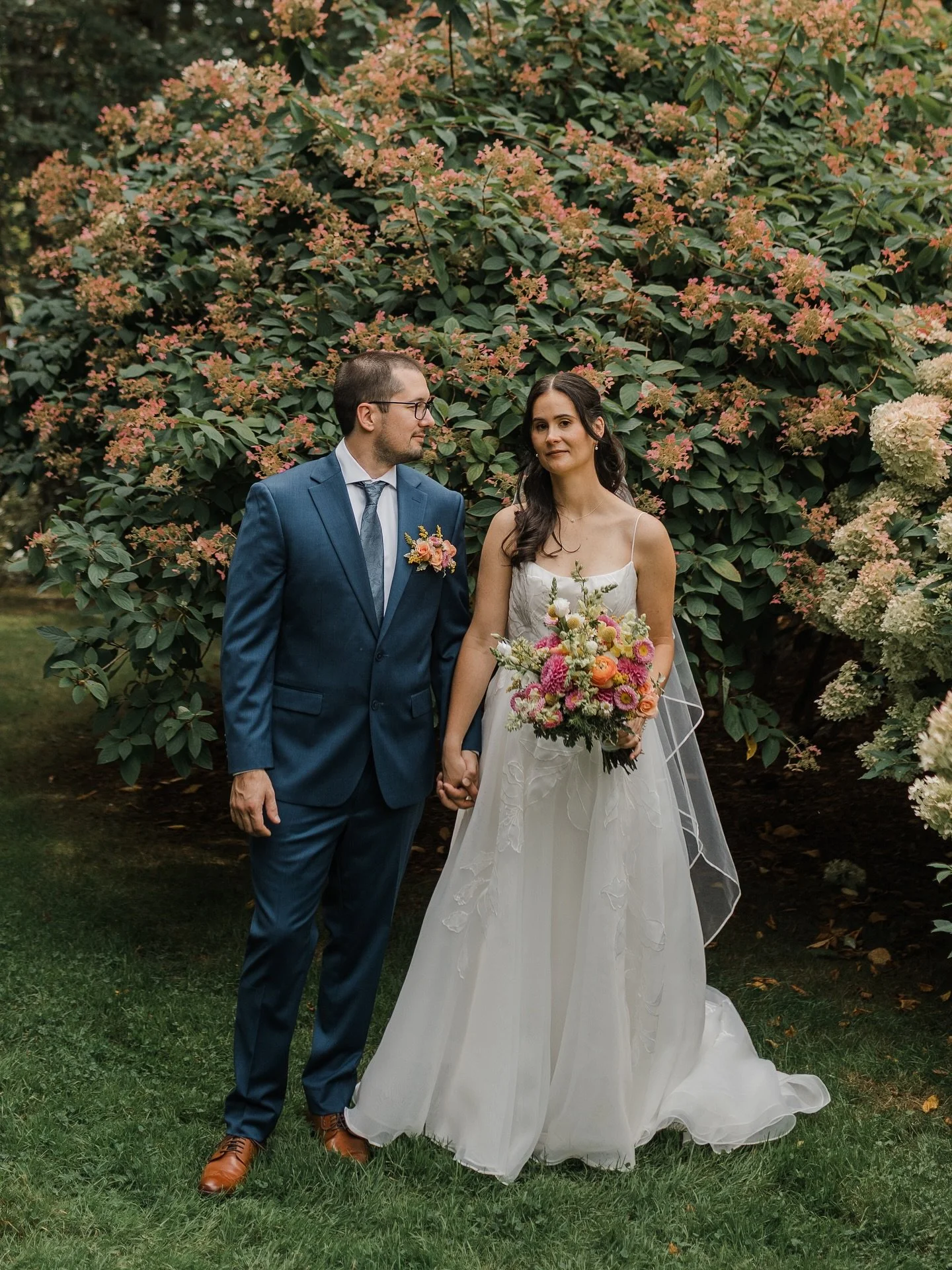 Madeleine, Sam, and the most glorious September day 💐✨ Congrats to the newlyweds!!

Venue: @wickhampark
Coordination: @onefinedayplanner
Florist: @flowersbydaniellellc
HMU: @kissandmakeupct
DJ: @resonantentertainment
Catering: @bourassacatering
Gown
