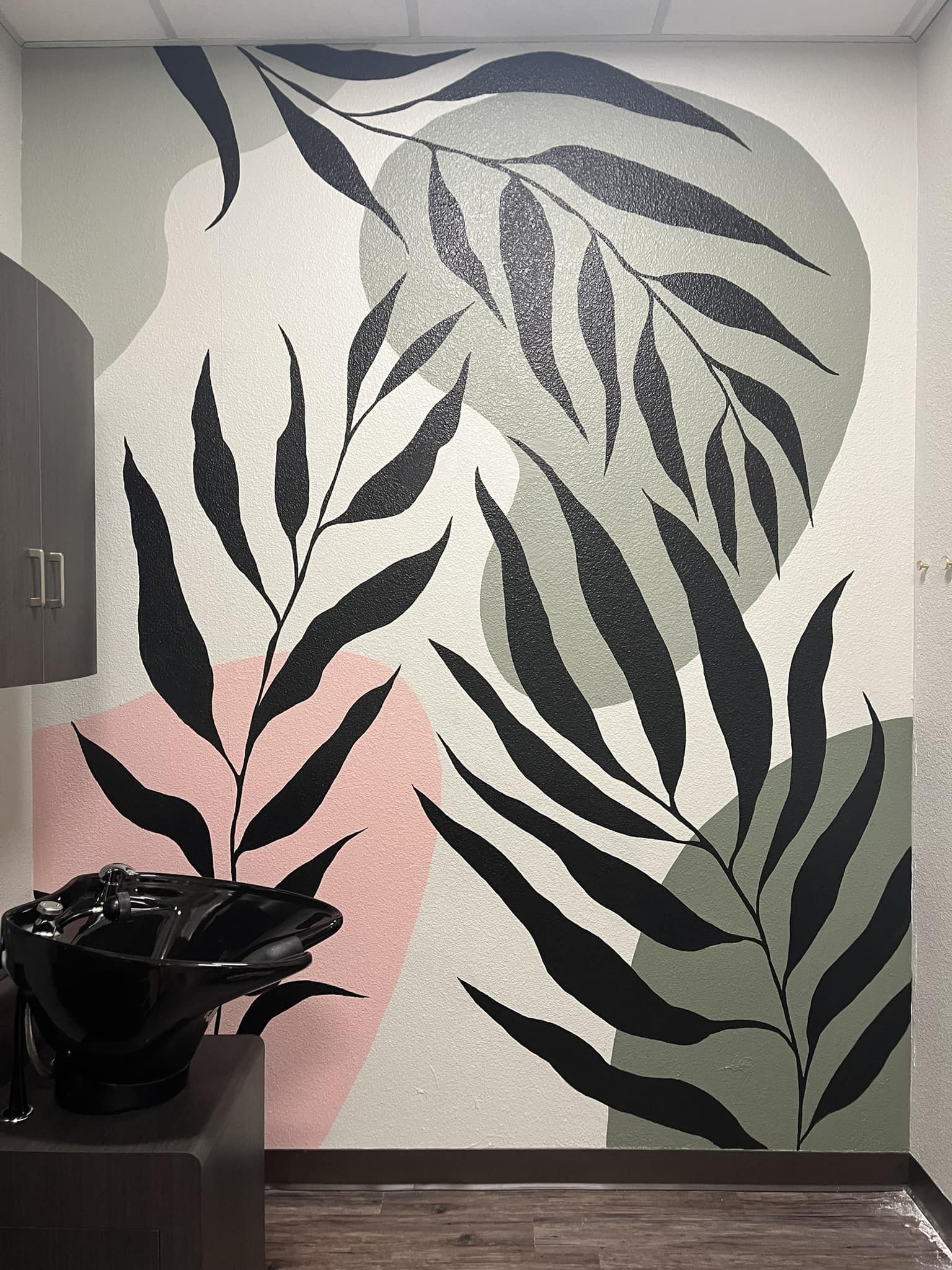 A couple weeks late: I forgot to post a pic of Brookelyn Perry&rsquo;s new studio space at Phenix Salon Suites on Red Bank Rd 😍 Thank you for having me do this mural, Brookelyn!