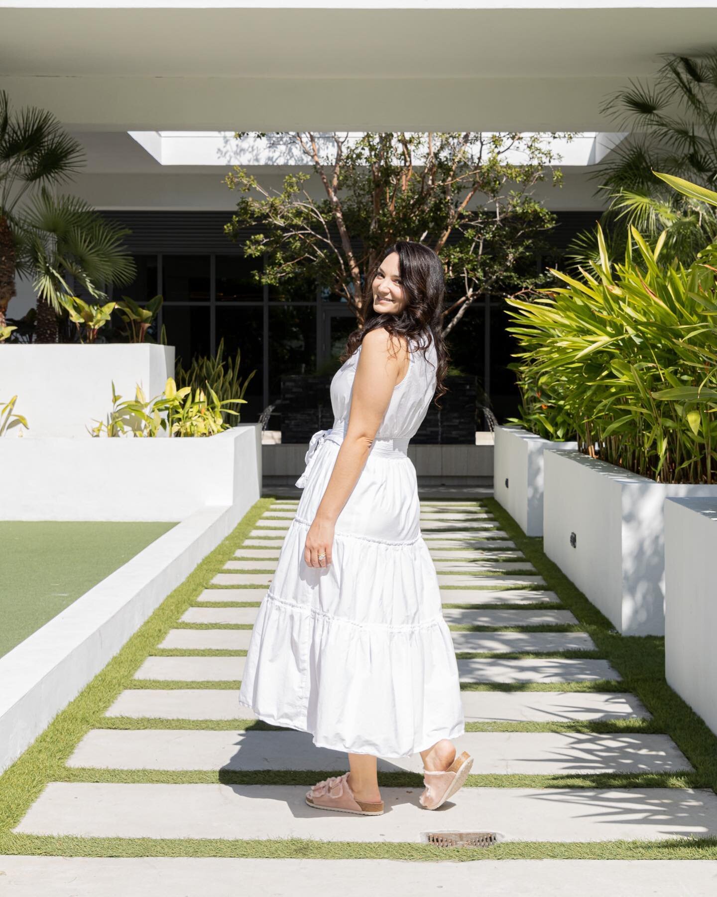 Happy first day of spring! The spring equinox is the perfect time to do a cleanse. Not just cleanse to detox your body, but take note of your surroundings and clean it up-- sage your space, get rid of things that you no longer need, organize your spa