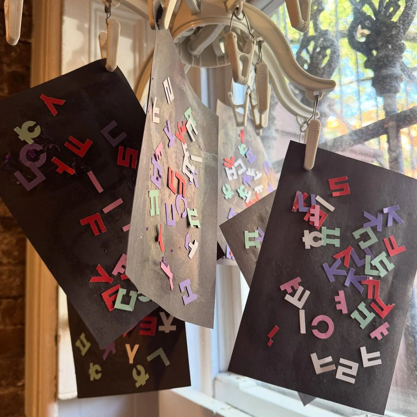 π°π·β¨ Happy νκΈλ  from NabiTokki! β¨π°π·
μ€λμ νκΈλ , μΈμ’
λμλμ΄ νκΈμ λ§λ€μ΄ μ£Όμ  λ μ΄μμ  So we celebrated by reading a story about Hangul and King Sejong the Great and making our own beautiful νκΈ art. Look how creative and fun these masterpieces came out! 
Every day