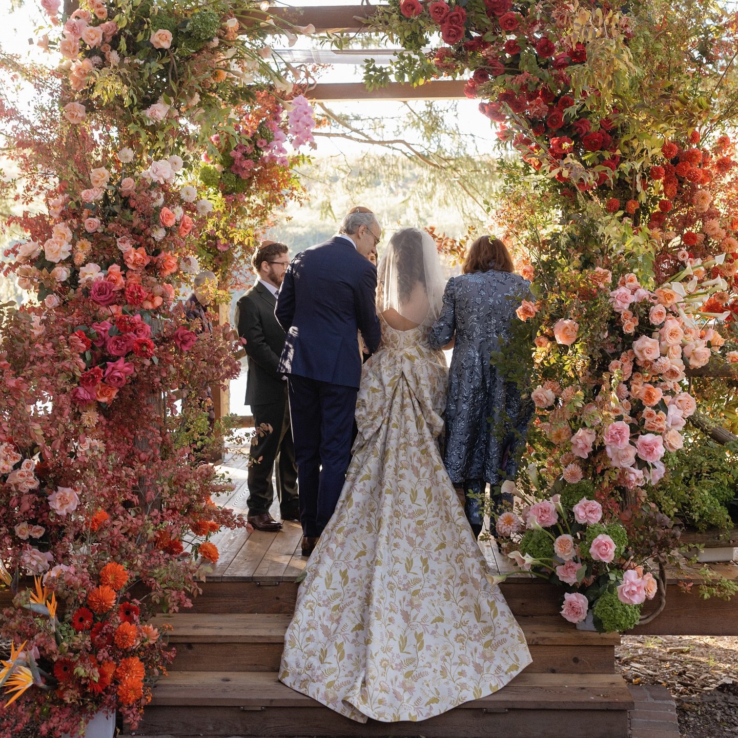 ✨ Happy Anniversary to Annie and Harry ✨ 10/5 

Your wedding was gorgeous in every way&mdash;but one detail still stands out as a favorite: how you handled the question every couple faces&hellip; &ldquo;Do we invite kids?&rdquo;

Instead of stressing