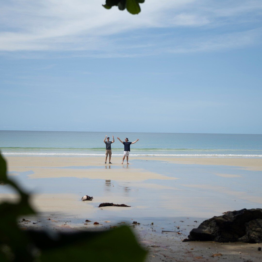 Pete took @hayden_quinn to a few of his favourite spots in the Daintree, and Hayden got to see where the rainforest meets the reef: a couple of World-Heritage Listed wonders side by side!

Tune in this Sunday at 4:30pm @channel10au  to see this magic