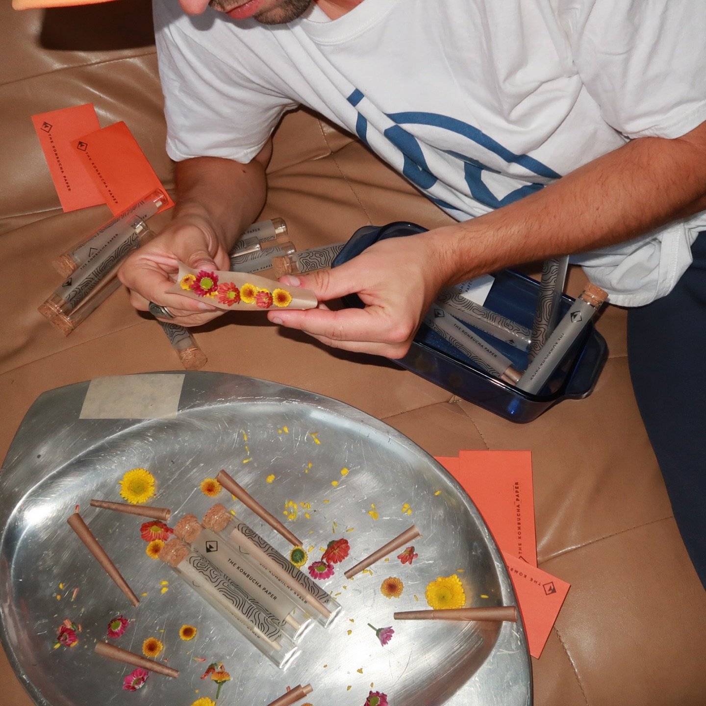 Flower boy for the day🌻🌸🌺 #thekombuchapaper #kombucha #drinkkombucha #kombuchapaper #sustainableproducts #sustainability