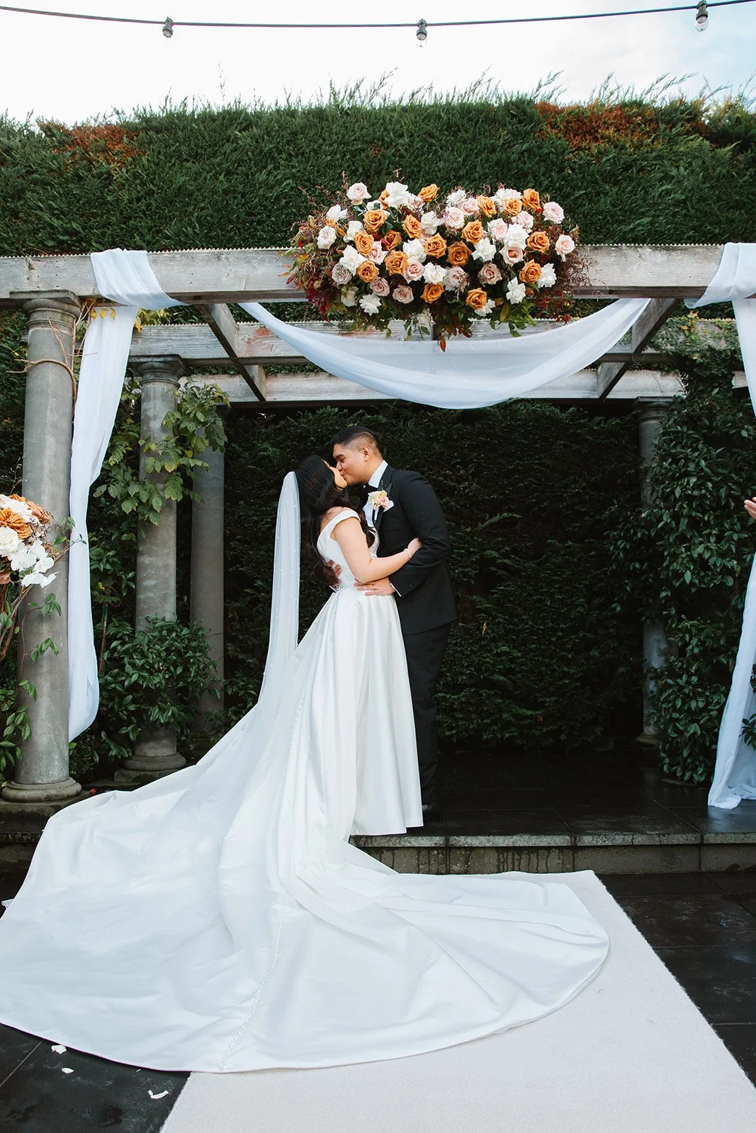 Ceremony at Quat Quatta, flowers styled by Petal and Sage with toffee and quicksand roses